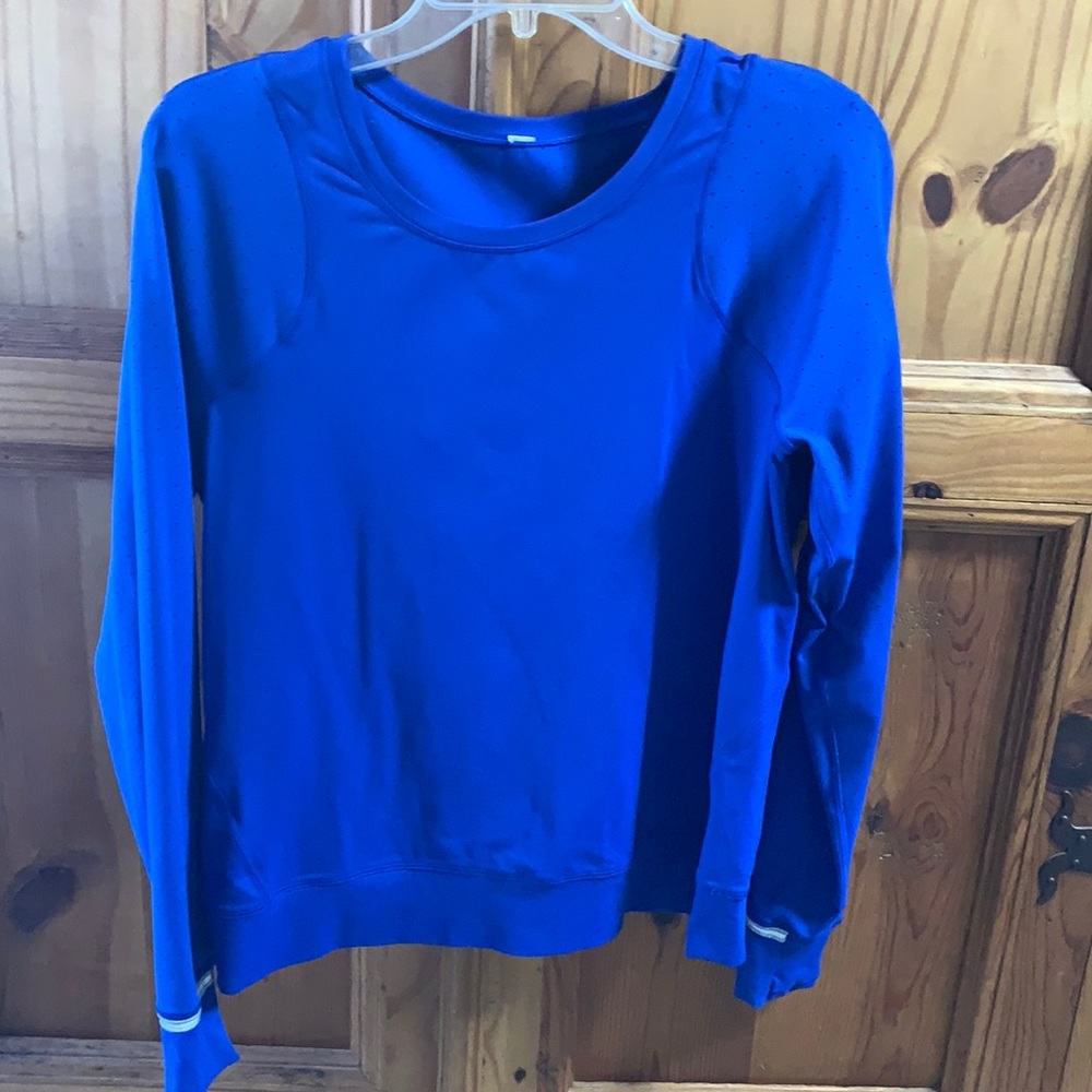 Lululemon workout too with thumb holes
